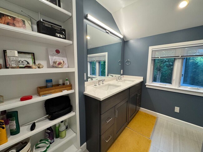 Building Photo - Fantastic 5 Bed 3 Bath Single Family Home ...