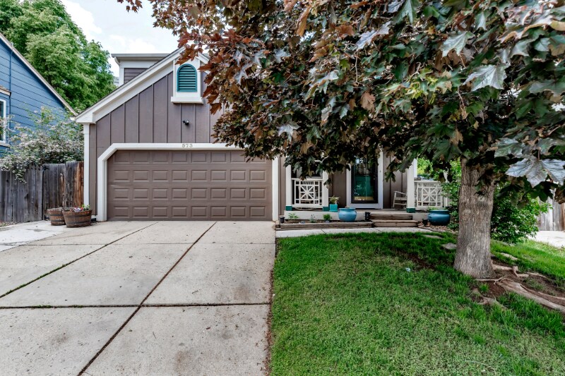 Building Photo - 573 Entrada Dr