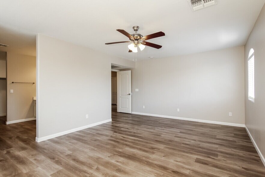 Building Photo - 10206 W Whyman Ave