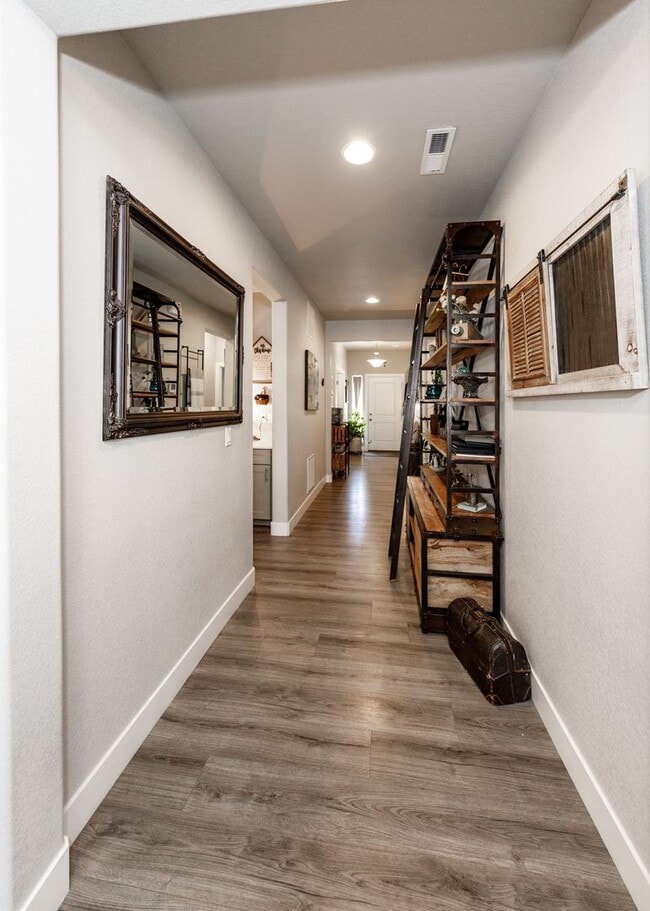 Building Photo - Luxury Ranch-Style Home for Rent | Wolf Ranch | D20 Schools | Pikes Peak Views