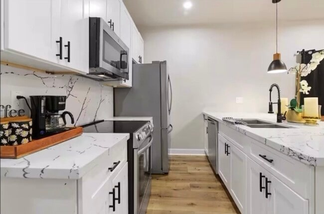 Building Photo - 2406 Truxillo St