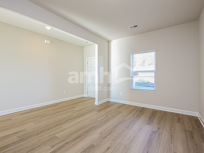 Building Photo - 806 Treeline Rd