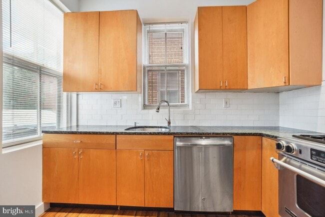 Building Photo - 1411 King St