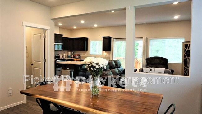 Building Photo - 6477 Hornet Cir NE
