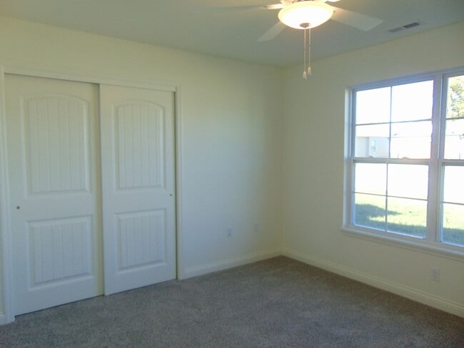 Building Photo - Sensational 3 Bed 2 Bath House!