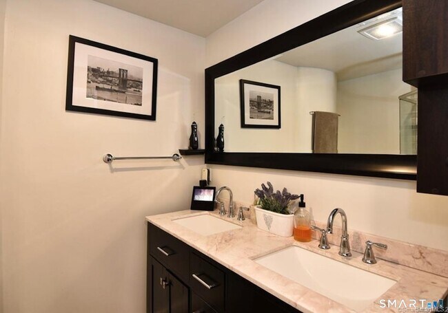 Building Photo - 285 East Ave