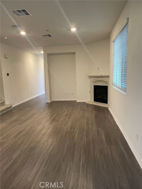 Building Photo - 3273 E Yosemite Dr