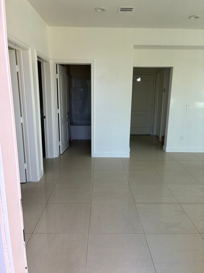 Building Photo - 9619Long