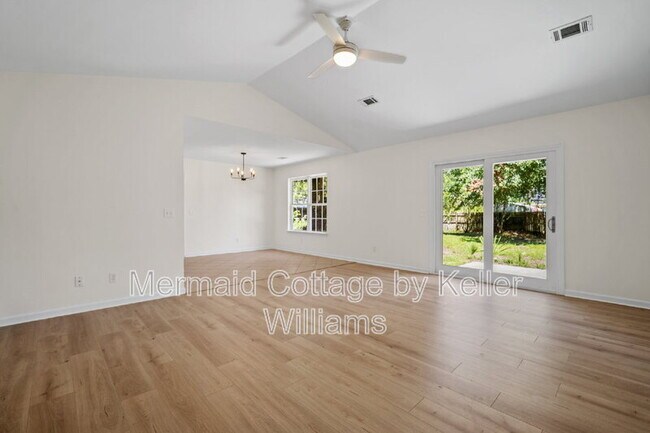 Building Photo - 7 Grandiflora Ln
