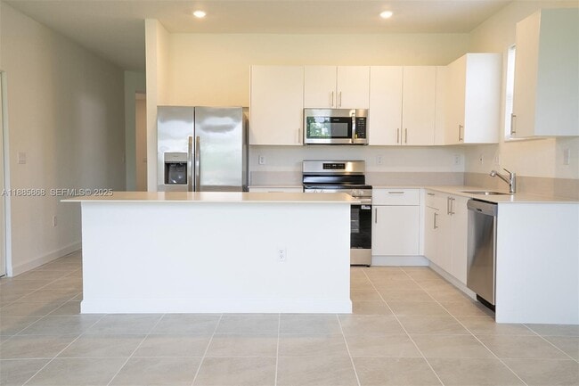 Building Photo - 2972 SE 23rd Ave