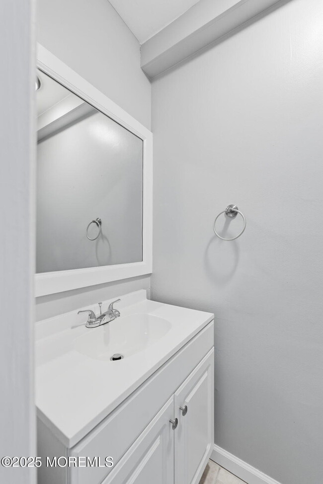 Building Photo - 105 Creek Rd