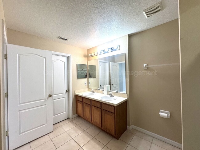 Building Photo - 3917 Pemberly Pines Cir