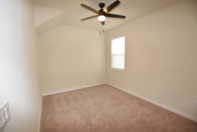 Building Photo - 15966 Winding Bluff Dr