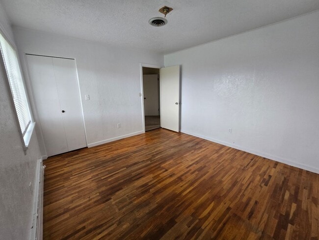 Building Photo - 4 bed, 3 bath house in the country