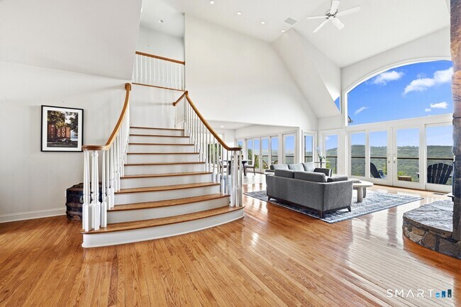 Building Photo - 12 Fox Run