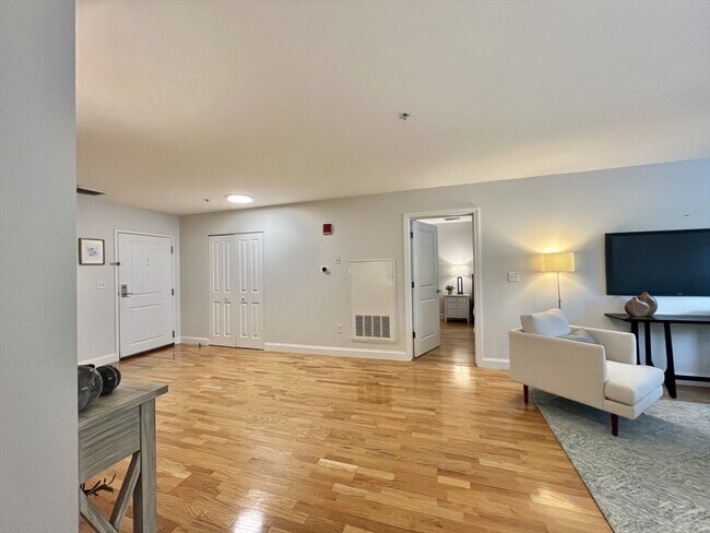 Building Photo - 318 Rindge Ave