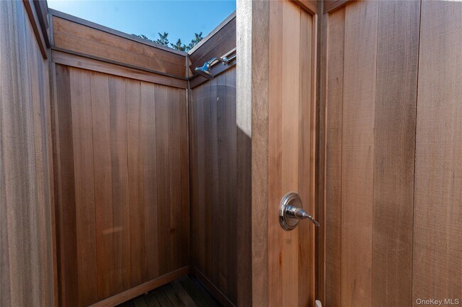 Building Photo - 44 Island Walk