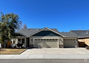 Building Photo - Beautiful 2 bed 2 bath home in the Woodbri...