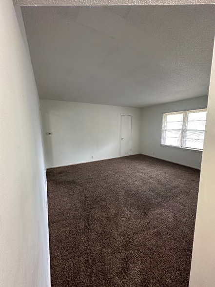 Building Photo - 1002 Johnstown Ave