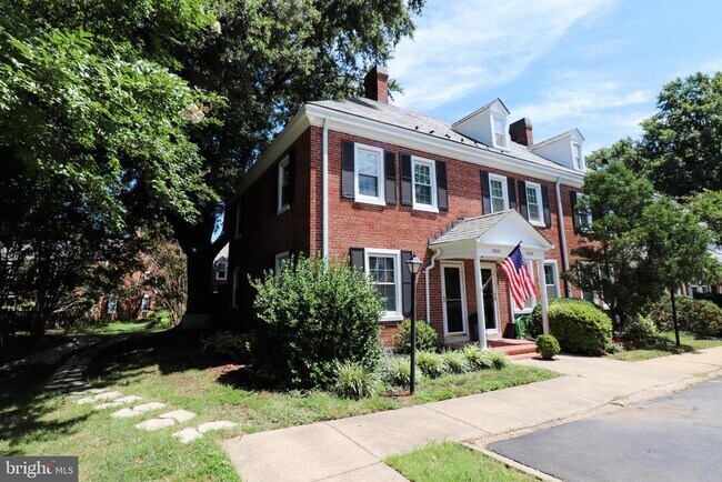 Building Photo - 3620 S Taylor St