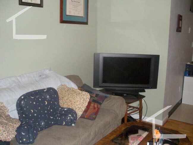 Building Photo - Nice studio in prime locationa