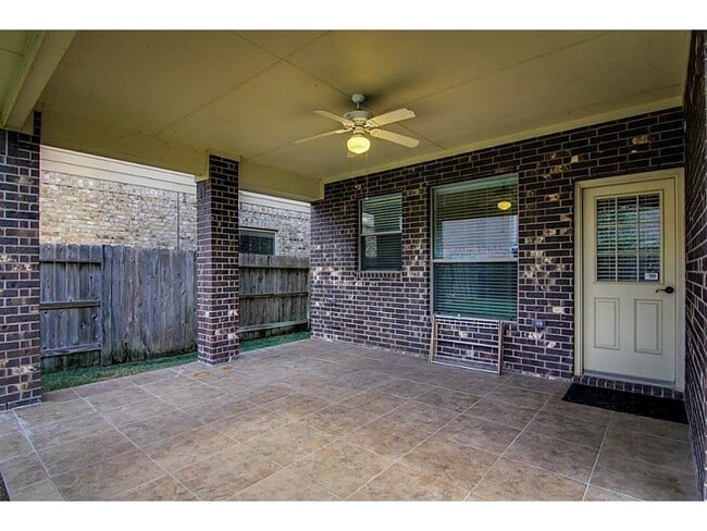 Building Photo - 10207 White Pines Dr