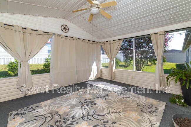 Building Photo - 1322 Silver Charm Way