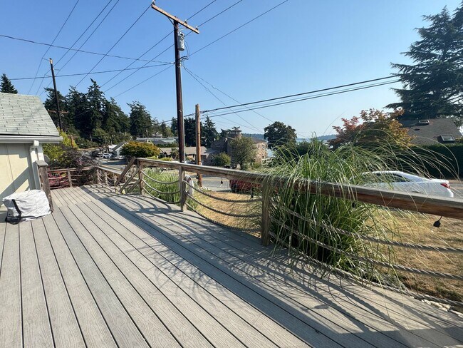 Building Photo - 3 Bed, 2 Bath in Anacortes WATER VIEW