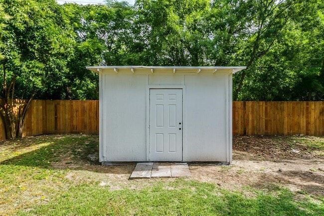 Storage - 5129 Kessler Rd