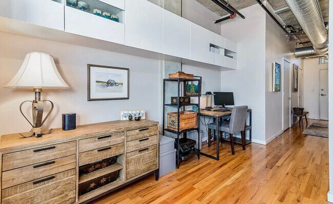 Building Photo - 3201 Shoshone St