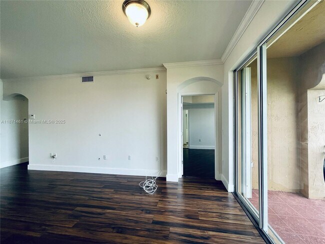 Building Photo - 6560 NW 114th Ave