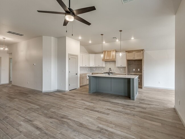 Building Photo - Brand New Home In Noble!