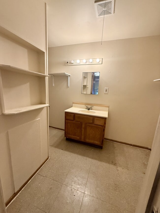 Building Photo - 708 East St