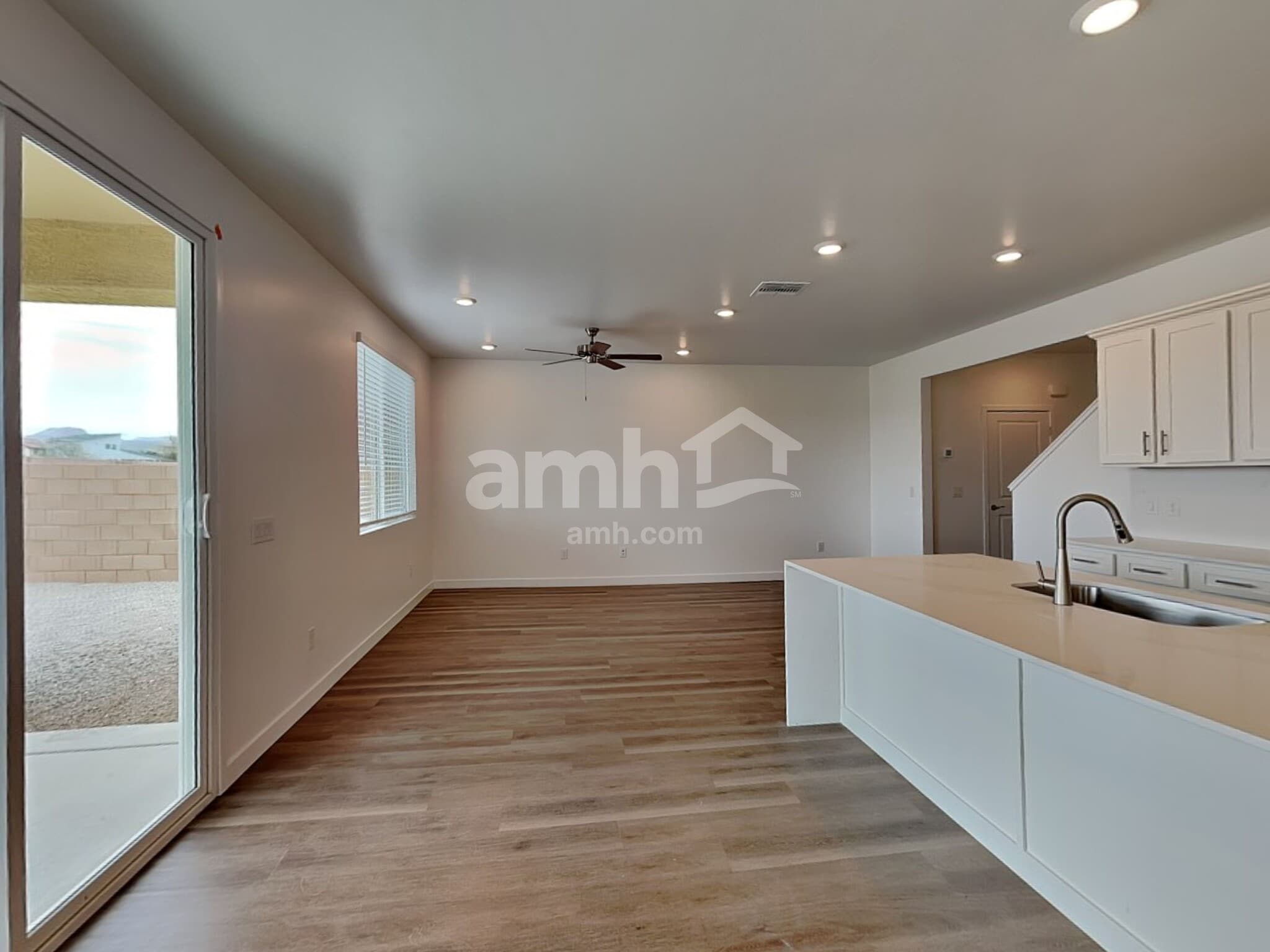 Building Photo - 6216 W Calle Lingo