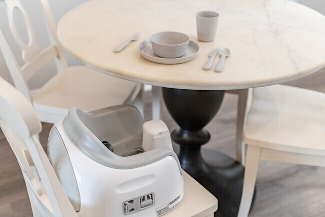 Building Photo - 103 S 13th St