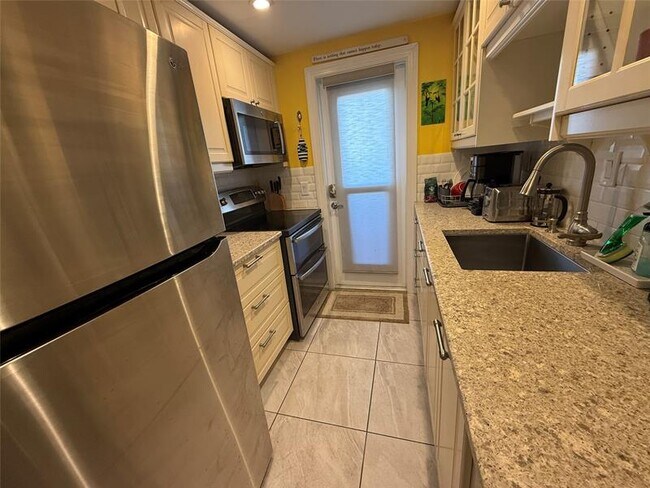 Building Photo - 3201 NE 14th Street Causeway