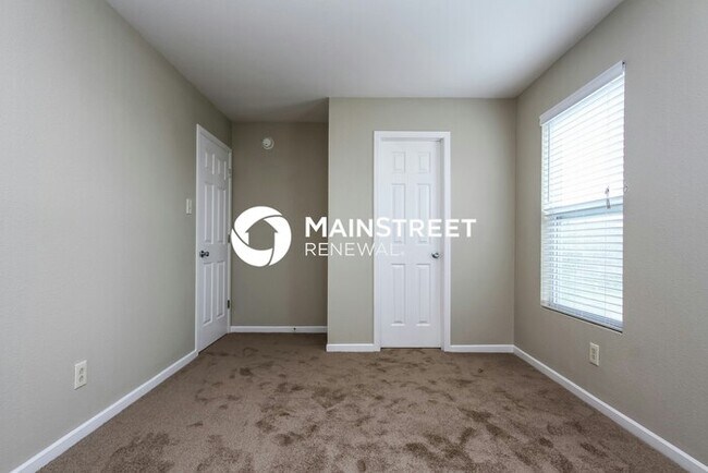 Building Photo - 3 Bedroom Pet-Friendly Home in Indianapolis, IN with Main Street Renewal