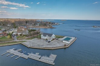 Building Photo - 1001 Shore Acres Dr