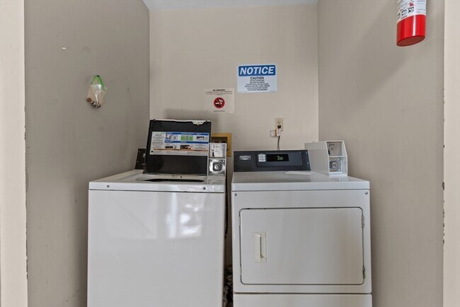 Building Photo - 5455 N Main St