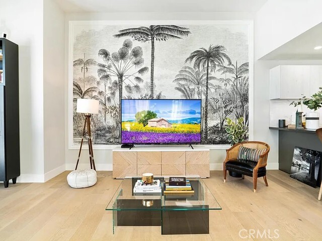 Building Photo - 811 N Detroit St