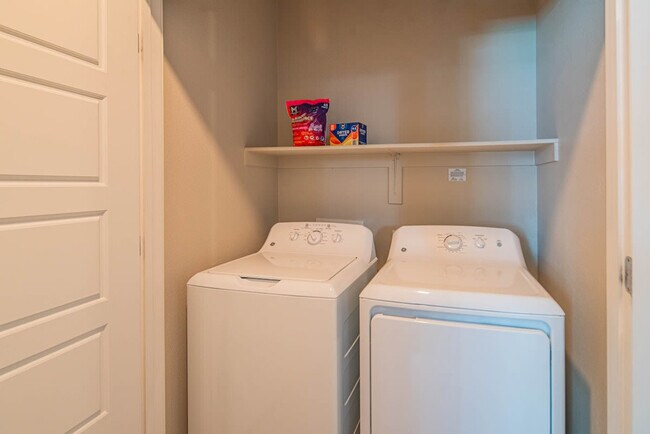 Building Photo - 730 E Marlette Ave