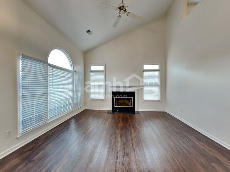 Building Photo - 29 Park Village Ln