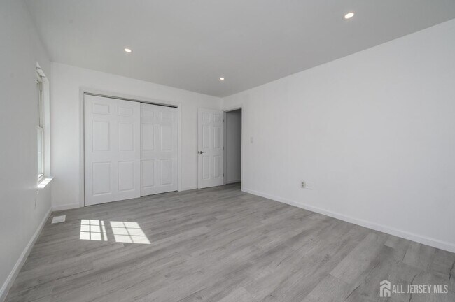 Building Photo - 805 Darlington Dr