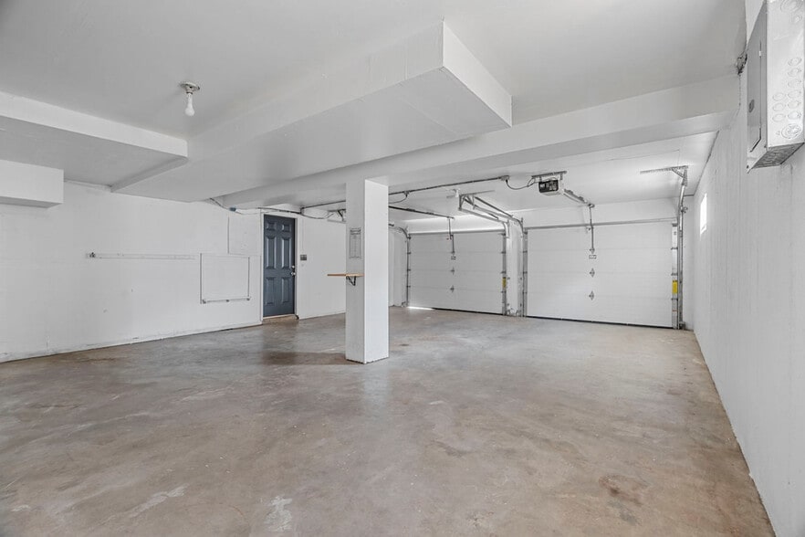 Building Photo - 2751 Tiara Dr