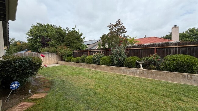 Building Photo - 2274 E Skyview Ave