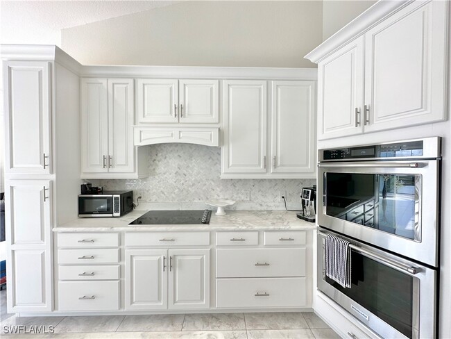 Building Photo - 2544 SW 28th Pl