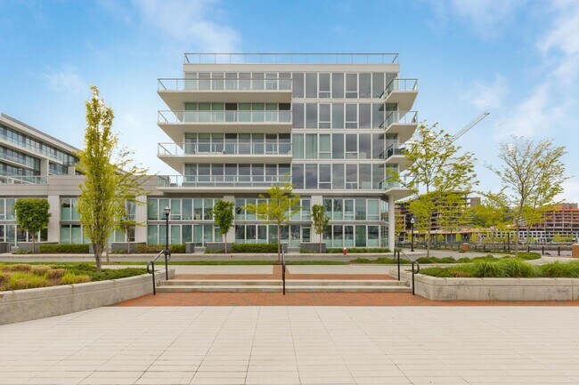 Building Photo - 1000 Ave at Port Imperial