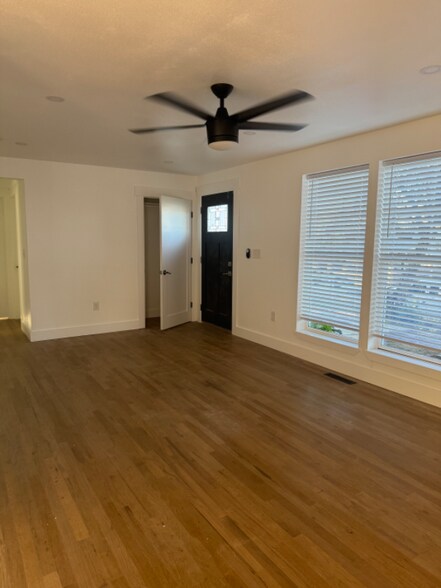 Building Photo - 5204 E 60th Way