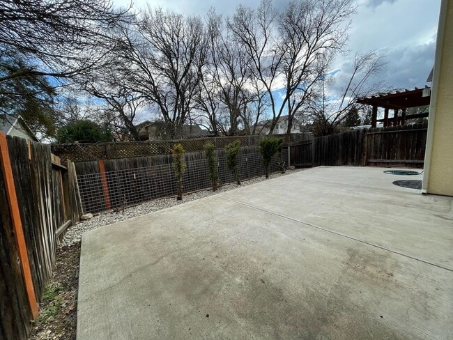 Building Photo - COMING SOON!!! 3 Bedroom 2.5 Bath Home