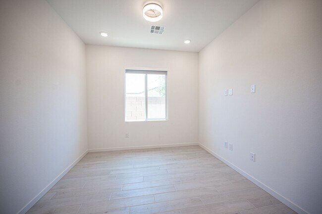 Building Photo - FABULOUS ALMOST NEW SINGLE STORY - READY T...